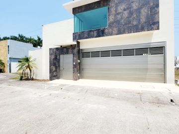 Casa en Venta Con opcion recámara planta baja, alberca, jacuzzi Fracc LAS PALMAS