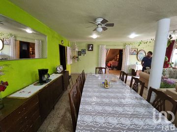 Casa en venta con uso de suelo mixto