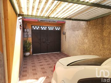 Casa en venta con uso de suelo mixto
