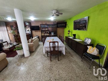 Casa en venta con uso de suelo mixto