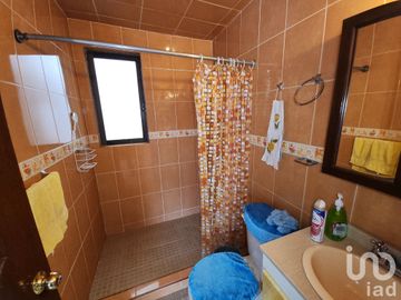Casa en venta con uso de suelo mixto