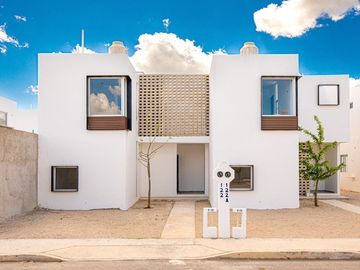 Casa dentro de privada residencial al Oriente de Mérida