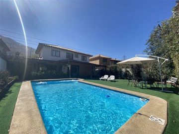 Casa en Venta en El Carmen/Colegio Pumahue!