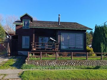 Casa esquina en sector costanera de Panguipulli