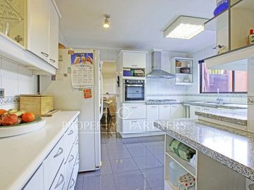 Dos casas en un terreno, estilo mediterráneo. La Foresta