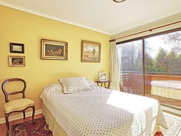Dos casas en un terreno, estilo mediterráneo. La Foresta