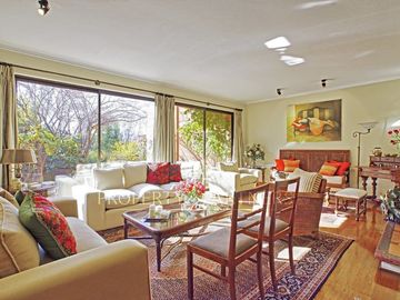 Dos casas en un terreno, estilo mediterráneo. La Foresta