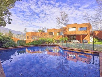 Dos casas en un terreno, estilo mediterráneo. La Foresta