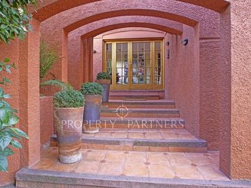 Dos casas en un terreno, estilo mediterráneo. La Foresta