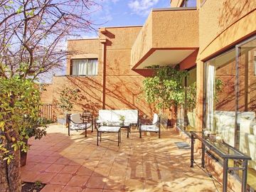 Dos casas en un terreno, estilo mediterráneo. La Foresta