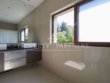 Casa mediterránea y moderna en exclusivo condominio Cantagua