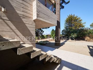 Casa mediterránea y moderna en exclusivo condominio Cantagua