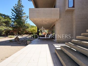 Casa mediterránea y moderna en exclusivo condominio Cantagua