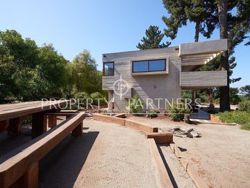 Casa mediterránea y moderna en exclusivo condominio Cantagua