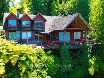 Casa con espectacular vista y 90 mts de orilla de lago Panguipulli