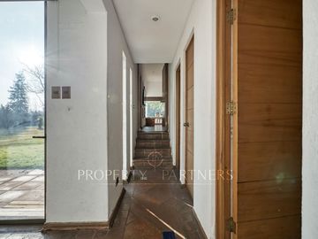 Casa a pasos de Colegio Santa Cruz en Chicureo Centro