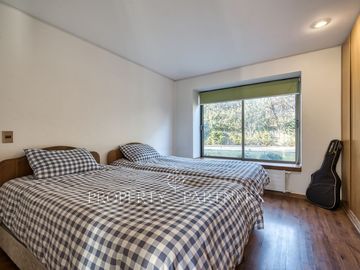 Casa a pasos de Colegio Santa Cruz en Chicureo Centro