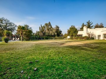 Casa a pasos de Colegio Santa Cruz en Chicureo Centro