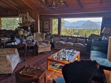 Casa vista panorámica al lago Ranco y su entorno