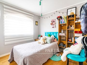 Amplia casa estilo mediterráneo en San Joaquín