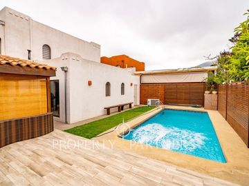 Amplia casa estilo mediterráneo en San Joaquín