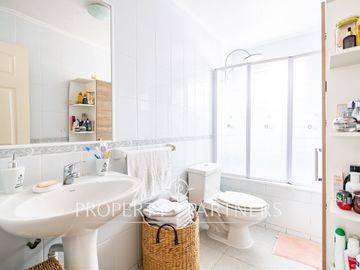 Amplia casa estilo mediterráneo en San Joaquín