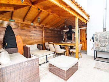 Amplia casa estilo mediterráneo en San Joaquín