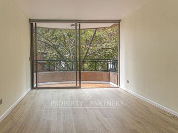 Departamento en venta con acogedora vista cercano a Los Leones y Eliodoro Yáñez.