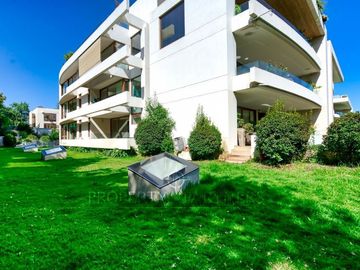 Espectacular departamento duplex con jardín, Los Domínicos