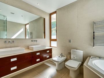 Espectacular departamento duplex con jardín, Los Domínicos
