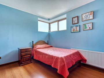 Amplia casa en venta estilo chileno en La Reina