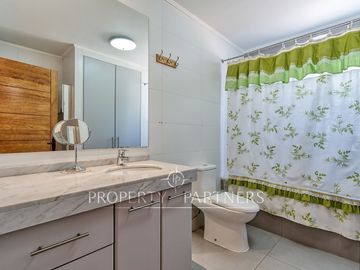 Amplia casa en venta estilo chileno en La Reina