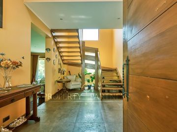 Amplia casa en venta estilo chileno en La Reina