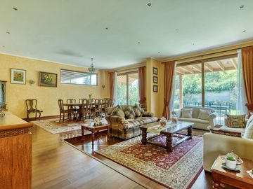 Amplia casa en venta estilo chileno en La Reina