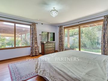 Amplia casa en venta estilo chileno en La Reina