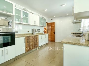 Amplia casa en venta estilo chileno en La Reina
