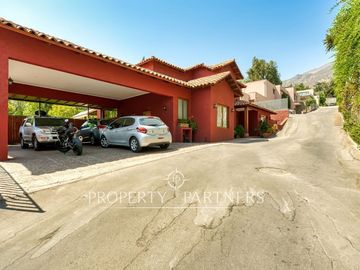 Amplia casa en venta estilo chileno en La Reina
