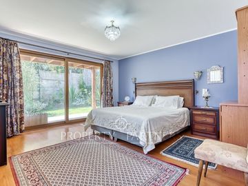 Amplia casa en venta estilo chileno en La Reina