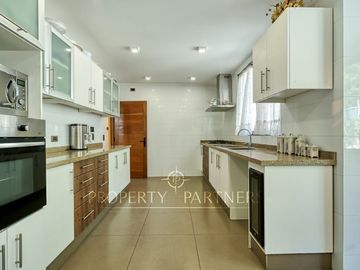 Amplia casa en venta estilo chileno en La Reina