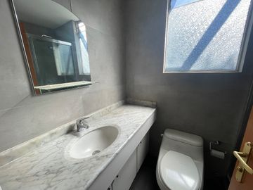 Casa comercial en Calle Gabriela Mistral