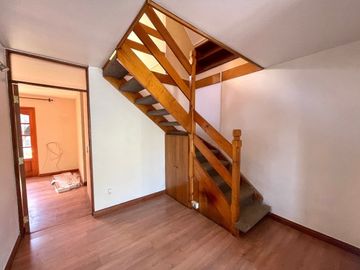 Casa comercial en Calle Gabriela Mistral