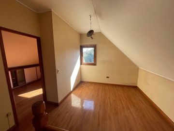 Casa comercial en Calle Gabriela Mistral