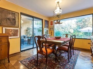 Oportunidad, Inigualable entorno, venta de casa en La Reina