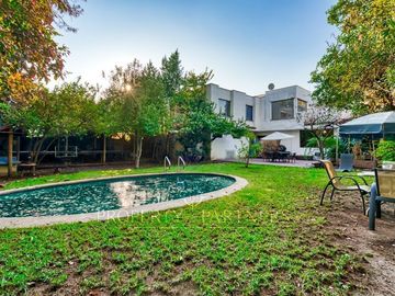 Oportunidad, Inigualable entorno, venta de casa en La Reina