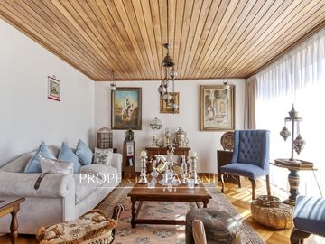Arquitectura clásica y acogedora de casa de 1 nivel, 4 habitaciones, ubicada en casco antiguo de Jardines del Sur.