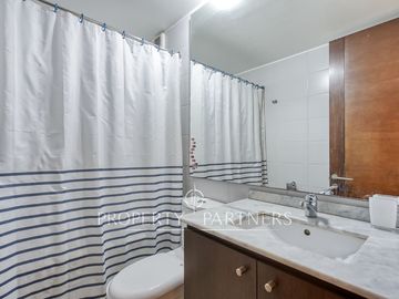 Inmejorable ubicación, a pasos del metro, en tranquilo condominio con grandes áreas verdes.
