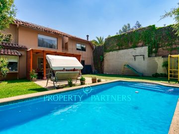 ,En condominio casa en Venta en La Reina