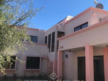 Condominio DaVinci, casa de 4 habitaciones con piscina