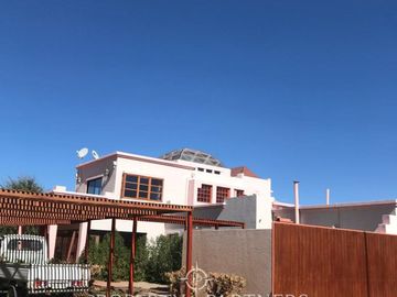Condominio DaVinci, casa de 4 habitaciones con piscina
