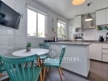 Linda y segura casa en venta, en condominio, Peñalolén